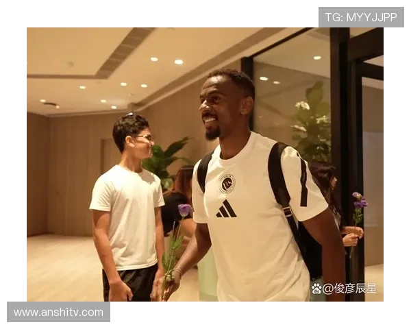 香港足球明星队荣誉奖品揭晓球迷热切期待精彩赛事回顾