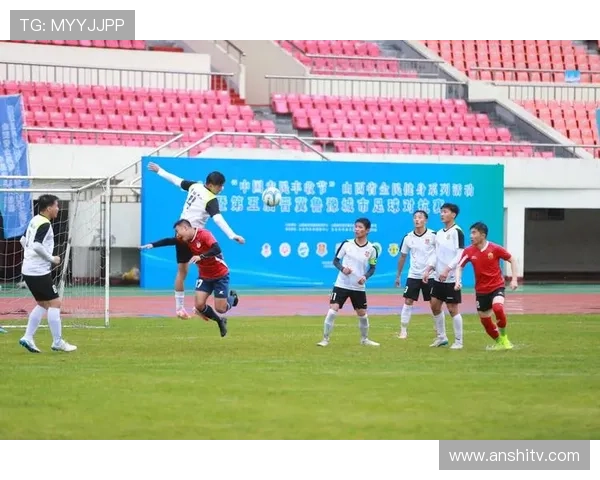 足球明星参与慈善活动引发热议，球迷热情支持公益事业的盛况回顾